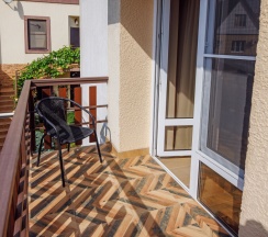 Трёхместный номер с балконом в Лорис