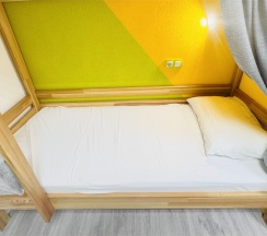 восьми местный номер в Party and Sun