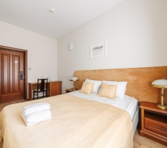 Уютный номер с двуспальной кроватью в Имидж