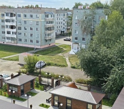 Двухместный номер Standard с балконом и с красивым видом из окна (двуспальная кровать) в Квартира Калина проспект Победы 49