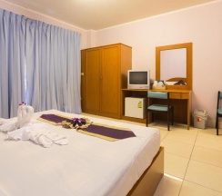 Двухместный номер Standard двуспальная кровать в "room in Guest Room - Guesthouse & Restaurant Belvedere - Central Bedroom With Ac Near Patong Beach"