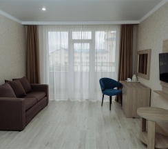 FAMILY JUNIOR SUITE PLUS с боковым видом на море в Эмеральдика