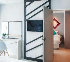 Четырёхместный номер с 2 соединенными комнатами с балконом в The Crib Patong
