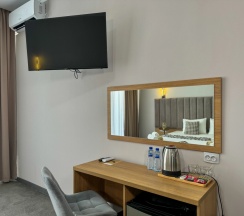 Двухместный номер Comfort Superior c 1 комнатой с балконом (двуспальная кровать) в Green land