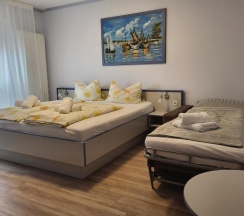Двухместный номер Standard с балконом двуспальная кровать в Hotel Am Deich