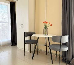 Трехместный номер с двуспальной и полутора спальной кроватью в Дисней