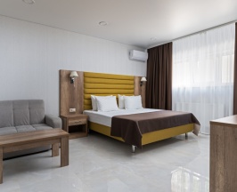 Двухместный  Стандарт Цоколь в Trianon hotel