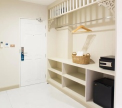 Двухместный номер Deluxe с балконом двуспальная кровать в Panphuree Residence