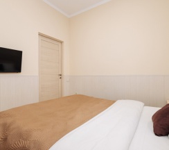 Стандарт с двуспальной кроватью и кухней ( на два номера ) для 2 гостей в Дельфин парк