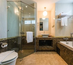 Двухместный номер Deluxe двуспальная кровать в Princess Kamala Beachfront Hotel