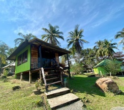 Двухместное бунгало с видом на море двуспальная кровать в Kinnaree Resort Koh Kood