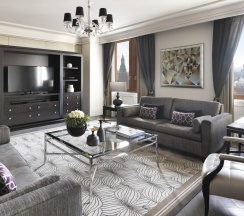 Номер люкс делюкс с 1 двуспальной кроватью в Four Seasons Hotel Moscow