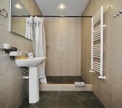 3-местный номер люкс в Diamond Delux Hotel