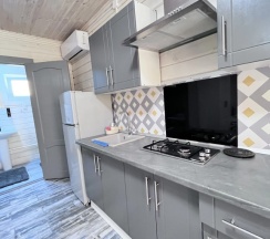 Шестиместные апартаменты с 3 комнатами с балконом в Якорь