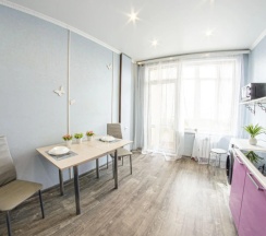 Апартаменты с балконом в RENT-сервис на улице 10 лет Октября