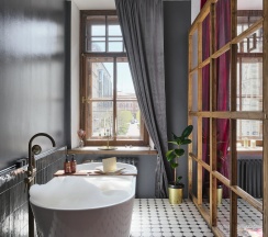 Abondance. Комната-люкс с открытой ванной с видом на Невский в Sands Rooms
