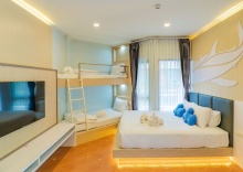 Двухместный семейный люкс двуспальная кровать в The Bed Vacation Rajamangala Hotel