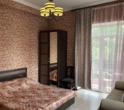 Трёхместный номер Deluxe с балконом и с красивым видом из окна в Stone house