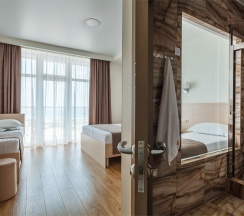 Стандартный четырехместный номер с видом на море на высоком этаже в Del Mar Inn