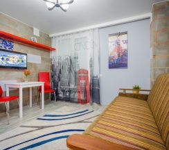 Апартаменты без окна с диваном второй этаж в LeoHotels на 4-й Советской