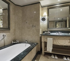 Семейный номер Standard с частичным видом на море в Aphrodite Hills Hotel