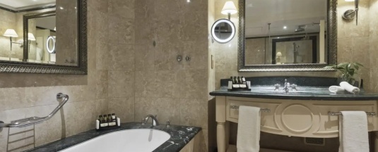Семейный номер Standard с частичным видом на море в Aphrodite Hills Hotel