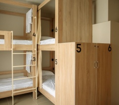 Кровать в 6-местном общем номере в Pillow Hostel
