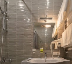 Deluxe City View 🏡 в Loft Hotel