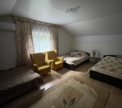 4-местный номер улучшенный комфорт с 2 двуспальными кроватями в Диво