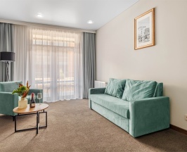 Семейный двухкомнатный номер с балконом МГН в Cosmos Vladikavkaz La Vallee Hotel