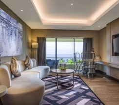 Двухместный люкс Deluxe с видом на море двуспальная кровать в Pullman Phuket Karon Beach Resort ex. Hilton Phuket Arcadia Resort