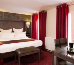 Двухместный номер Superior с балконом двуспальная кровать в Hotel Mondial