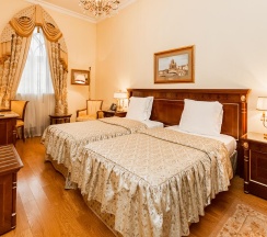 Номер стандарт с 2 односпальными кроватями в Petroff Palace