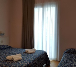 Трёхместный номер Economy в Hotel Le Vele - Fronte spiaggia Playa del Sol 108-109