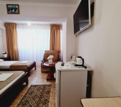 4-местный номер комфорт семейный в Золотой Лев