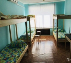 Кровать в общем номере (мужской номер) в Бархат