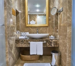 Двухместный полулюкс с видом на город двуспальная кровать в Rixos President Astana