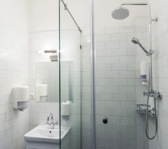 Кровать в общем номере (женский номер) в Icon hostel