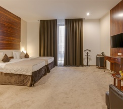 Люкс с видом на сад в Viewpoint Hotel