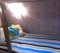 Кровать в общем номере в Агат