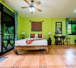 Бунгало с балконом в Chez Charly Bungalow