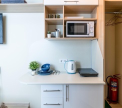 1-комнатные апартаменты эконом с 1 двуспальной кроватью (без окна) в Prim Rooms Apt Apartments (Прим Румс Апт Апартментс)