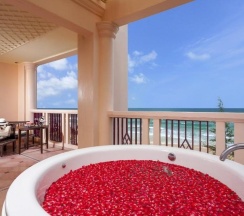 Двухместный номер Spa Premier с балконом двуспальная кровать в Отель Centara Grand Beach Resort Phuket