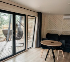 Дом в хвойном лесу в Хвоя