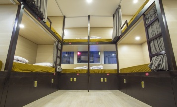 Кровать в общем номере с видом на город в Saigon Marvel Hostel