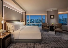 Двухместный номер Grand Premium двуспальная кровать в Conrad Bangkok