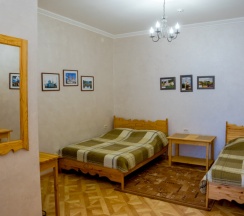 Трёхместная семейная студия с красивым видом из окна в Льгов