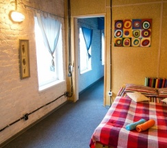 Дизайнерская студия c двуспальной кроватью с кухонным уголком (АЛЬФА) в Gallery and more