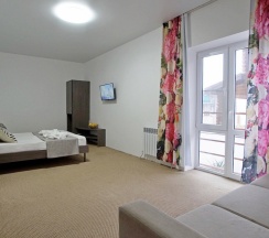 Семейный пятиместный номер в Белое солнце