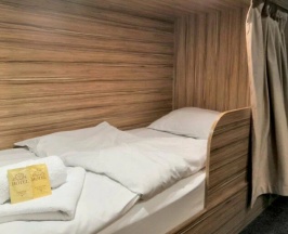 Beige - Нижнее спальное место в общей комнате для мужчин и женщин (6 капсул) в Mariel